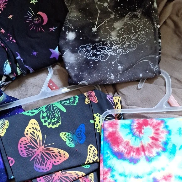 No Boundaries Black and Purple Leggings with Stretchy Comfort - Picture 3 of 3